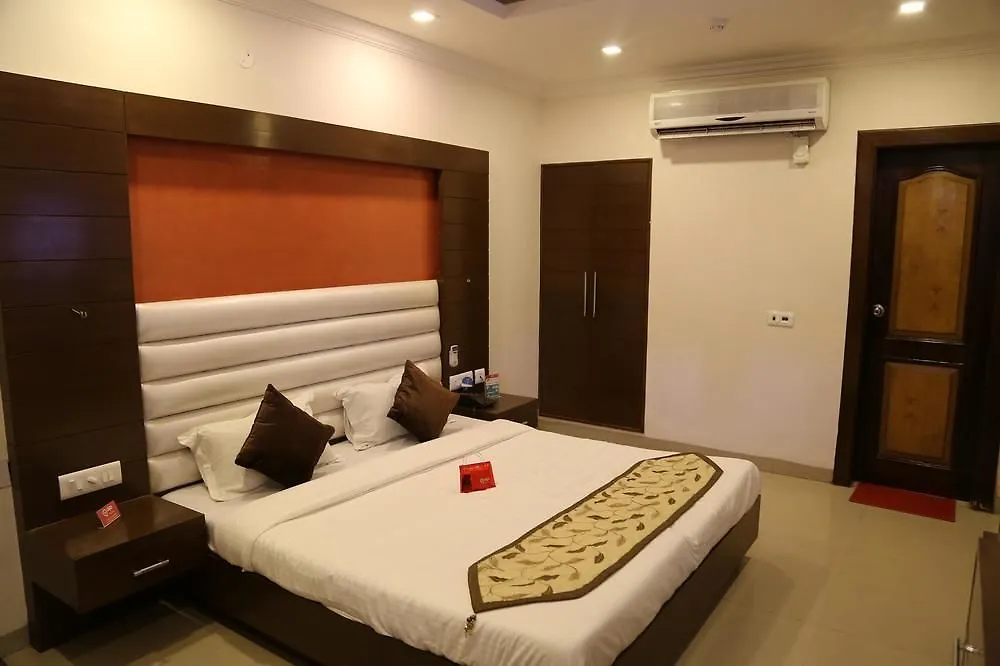 *** Hotel Oyo Rooms Kisan Bhawan Chowk Chandigarh India
